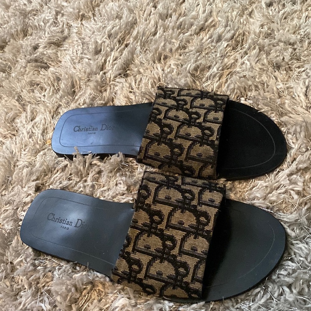 Dior slides - Picture 1 of 1